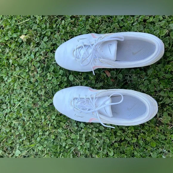 Nike women’s golf shoe size 8 lightly used - Picture 3 of 5